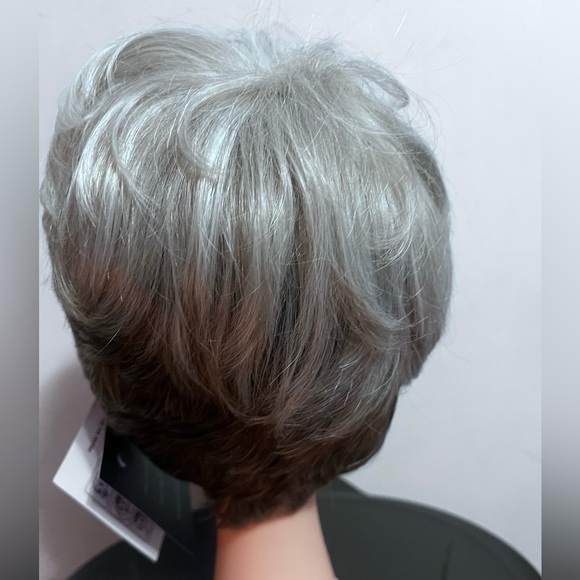 NWT TESES Stylish Silver Gray Women's Wig - Picture 4 of 9